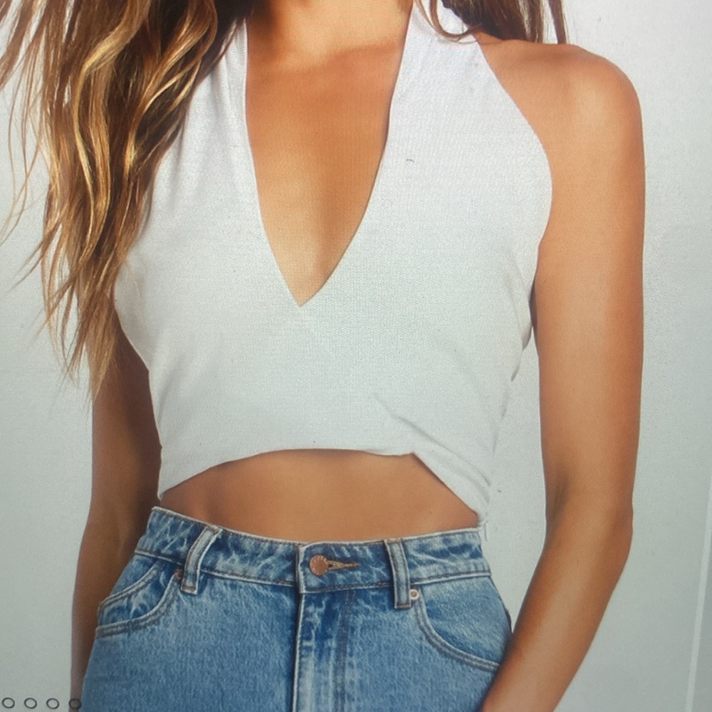 Lulu’s white cross front cropped halter top size M never worn tags on